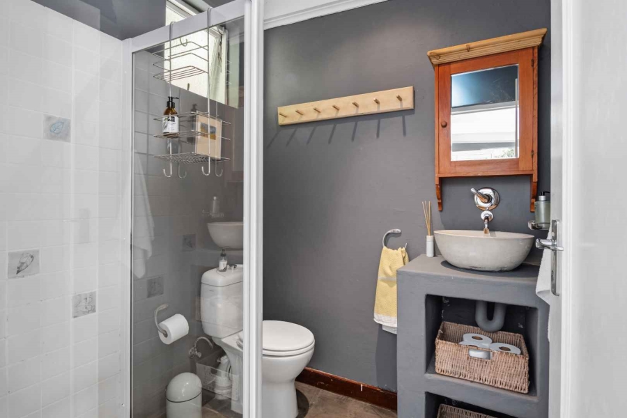 5 Bedroom Property for Sale in The Meadows Western Cape